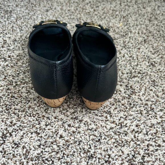 Tory Burch Logo Amanda Low Heel Wedge Shoes Black Leather Peep Toe Pumps Size 7 - Picture 4 of 6